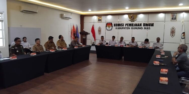 FOTO : KPU GUMAS/MATA KALTENG - Suasana FGD evaluasi atas penyelenggaraan tahapan pemilu tahun 2024, di aula kantor KPU setempat, Senin, 24 Februari 2025.