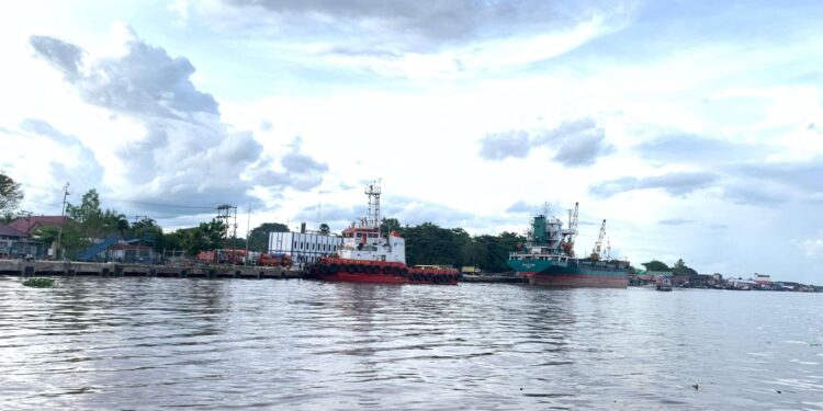 Foto: DIAN/MATA KALTENG - Kapal yang sandar di Pelabuhan Sampit.
