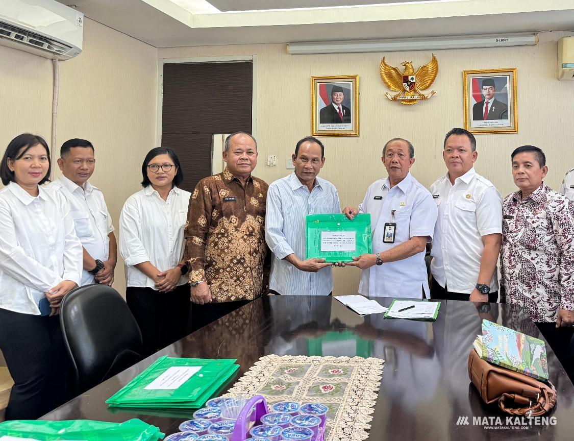 DPRD Kalteng Serahkan Usulan Pemberhentian dan Pengangkatan Gubernur-Wakil Gubernur Kalteng