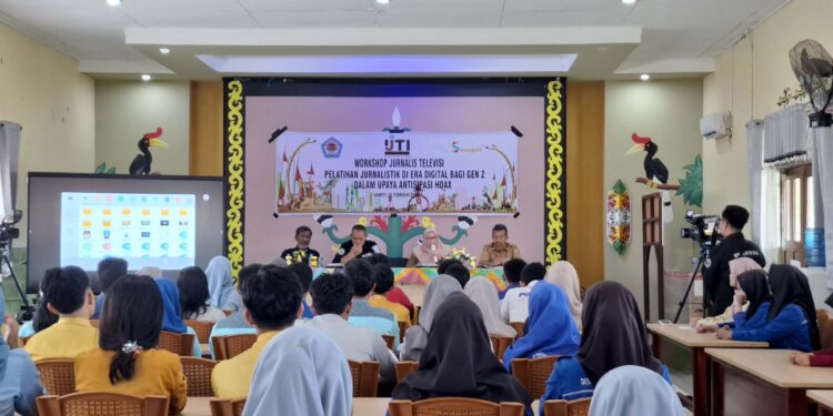 Foto: DIAN/MATA KALTENG - Workshop jurnalis televisi pelatihan jurnalis di era digital bagi gen Z dalan upaya antisipasi hoax di SMKN 1 Sampit, 25 Februari 2025.