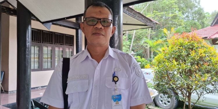Foto: MATA KALTENG - Plt Kepala Dinas Koperasi, UKM, Perindustrian dan Perdagangan Kotim Fahrujiansyah.