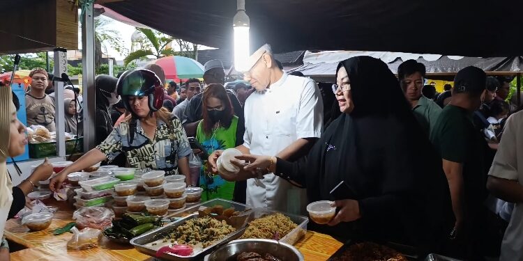 FOTO: IST/MATA KALTENG - Suasana Pasar Ramadan di Kota Sampit.