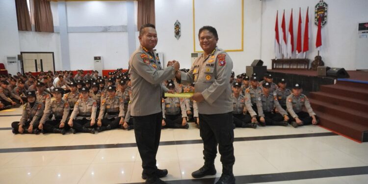 FOTO: MATAKALTENG - Serah terima bintara baru di Ditsamapta Polda Kalteng.