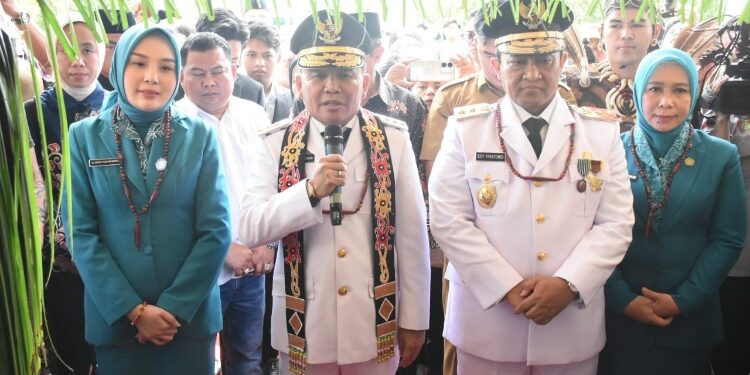 FOTO: IST/MATAKALTENG - Penyambutan Gubernur dan Wakil Gubernur Kalteng di Istana Isen Mulang.