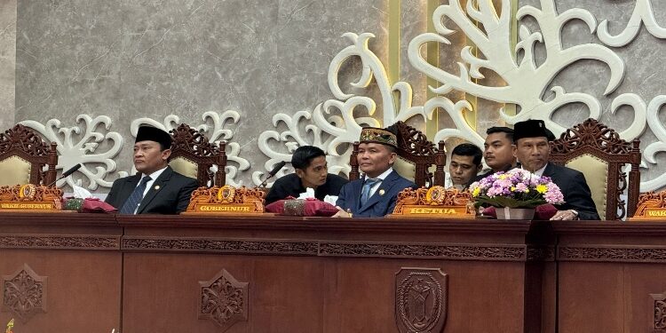 FOTO: IST/MATAKALTENG - Gubernur Kalimantan Tengah (Kalteng) Agustiar Sabran saat menghadiri Sidang Paripurna Penyampaian Pidato Perdana Gubernur Kalteng Masa Jabatan 2025-2030.
