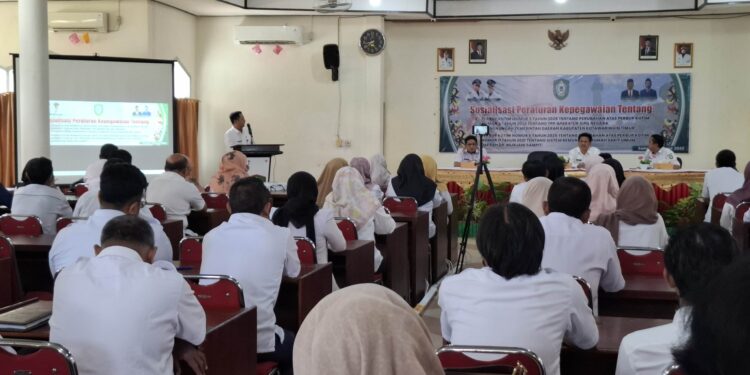 Foto: DIAN/MATA KALTENG - Sosialisasi peraturan kepegawaian di Balai BKPSDM Kotim, 5 Maret 2025.