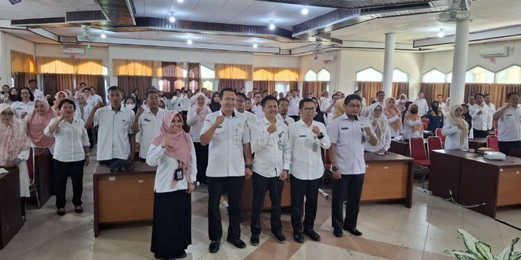 Foto:DIAN/MATA KALTENG - Sejumlah pegawai yang mengikuti sosialisasi peraturan kepegawaian.