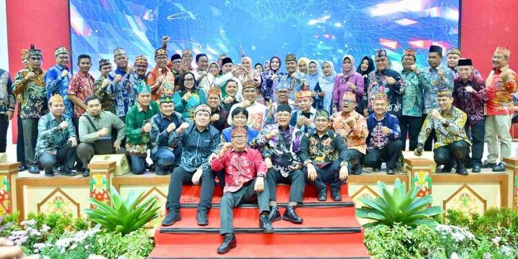 FOTO: IST/MATAKALTENG - Kepala Dinas Lingkungan Hidup Kalteng , Joni Harta saat menghadiri serah terima jabatan (sertijab) Gubernur Kalimantan Tengah di Aula Jayang Tingang.