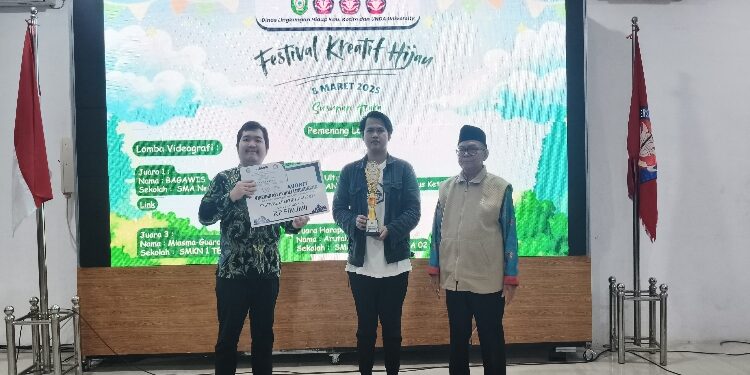 FOTO: IST/MATA KALTENG - Pembagian hadiah juara Festival Kreatif Hijau, Minggu 9 Maret 2025.