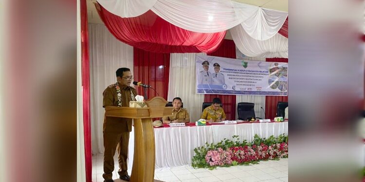 FOTO: MATAKALTENG - Wakil Bupati Barsel Khristianto Yudha, saat menyampaikan sambutannya  pada Musrenbang RKPD di Kecamatan Dusun Hilir Mangkatip.