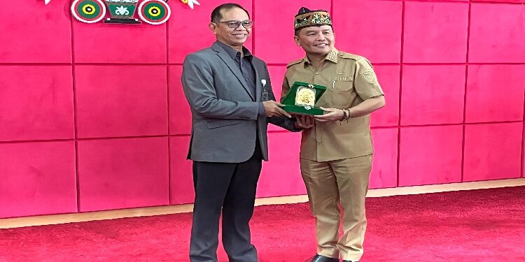 FOTO: IST/MATAKALTENG - Gubernur Agustiar Sabran saat melakukan kunjungan ke Universitas Palangka Raya.