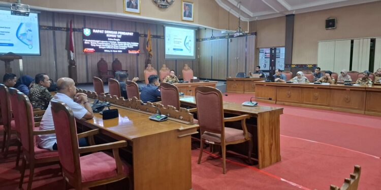 Foto: DIAN/MATA KALTENG - RDP Komisi III dalam rangka menindaklanjuti laporan masyarakat atas kebijakan baru BPJS Kesehatan, 11 Maret 2025.