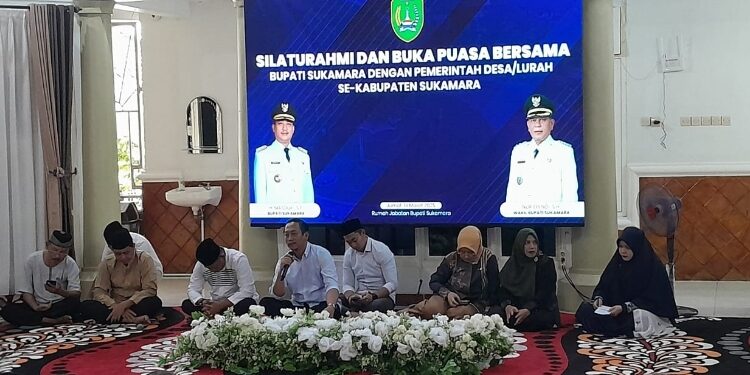 FOTO: IST/MATAKALTENG - Silaturahmi dan buka puasa antara Bupati Sukamara, Masduki bersama kepala desa dan lurah se Kabupaten Sukamara, Jumat 14 Maret 2025.