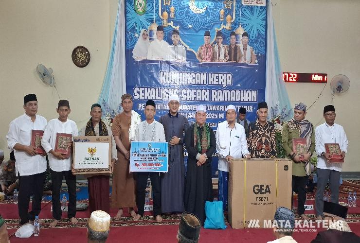 Bupati Kotim Hibahkan Rp 200 Juta Untuk Masjid Imanuddin di Cempaka Mulia Barat