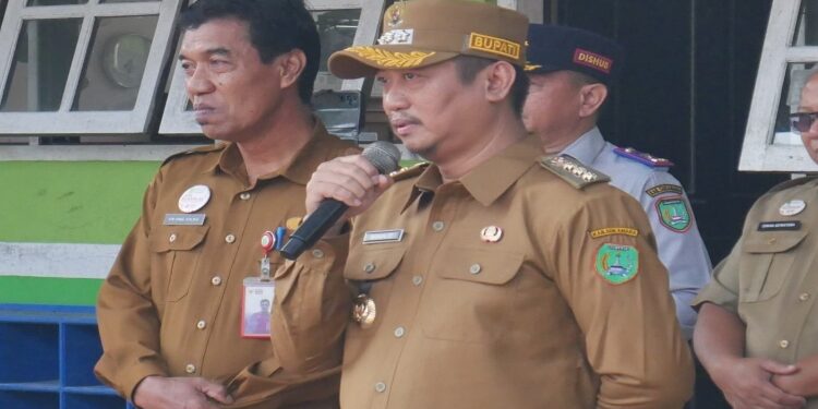 Bupati Sukamara, Masduki.