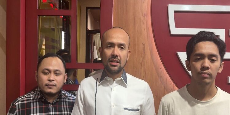 FOTO: IST/MATAKALTENG - Ketua Umum Badan Pengurus Pusat (BPP) Himpunan Pengusaha Muda Indonesia (HIPMI), Akbar Himawan Buchari bersama dengan pengurus HIPMI Kalteng.
