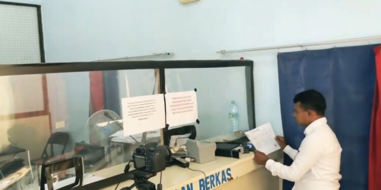 Foto:IST/MATA KALTENG - Pelayanan di Disdukcapil Kotim.
