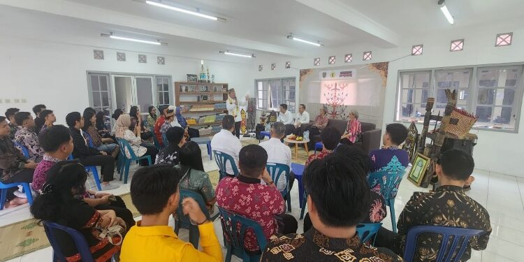 FOTO: IST/MATAKALTENG - Gubernur Kalimantan Tengah, H. Agustiar Sabran, melakukan kunjungan ke mahasiswa asal Kalteng yang tengah menempuh pendidikan di Yogyakarta.