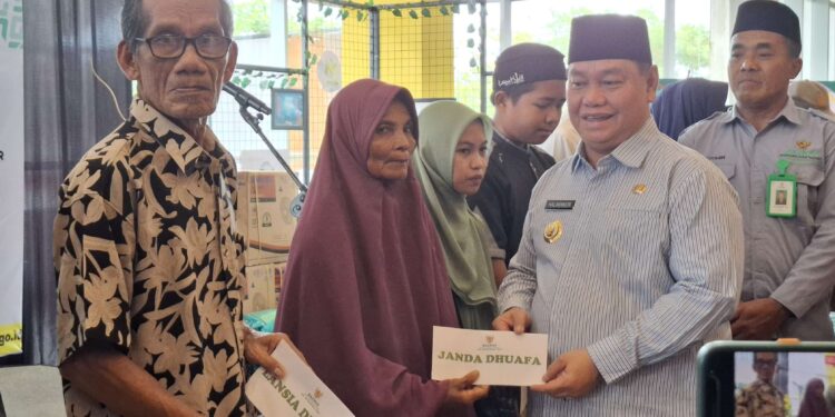 Foto: DIAN/MATA KALTENG - Penyaluran zakat oleh Baznas Kotim, 20 Maret 2025.