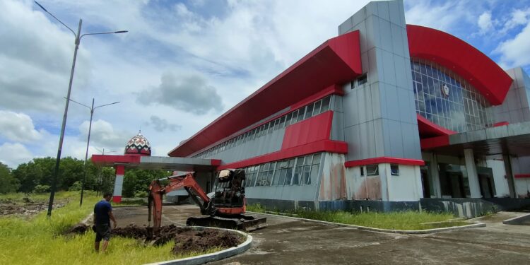 Foto: IST/MATA KALTENG - Kondisi gedung expo Sampit pasca dibersihkan.