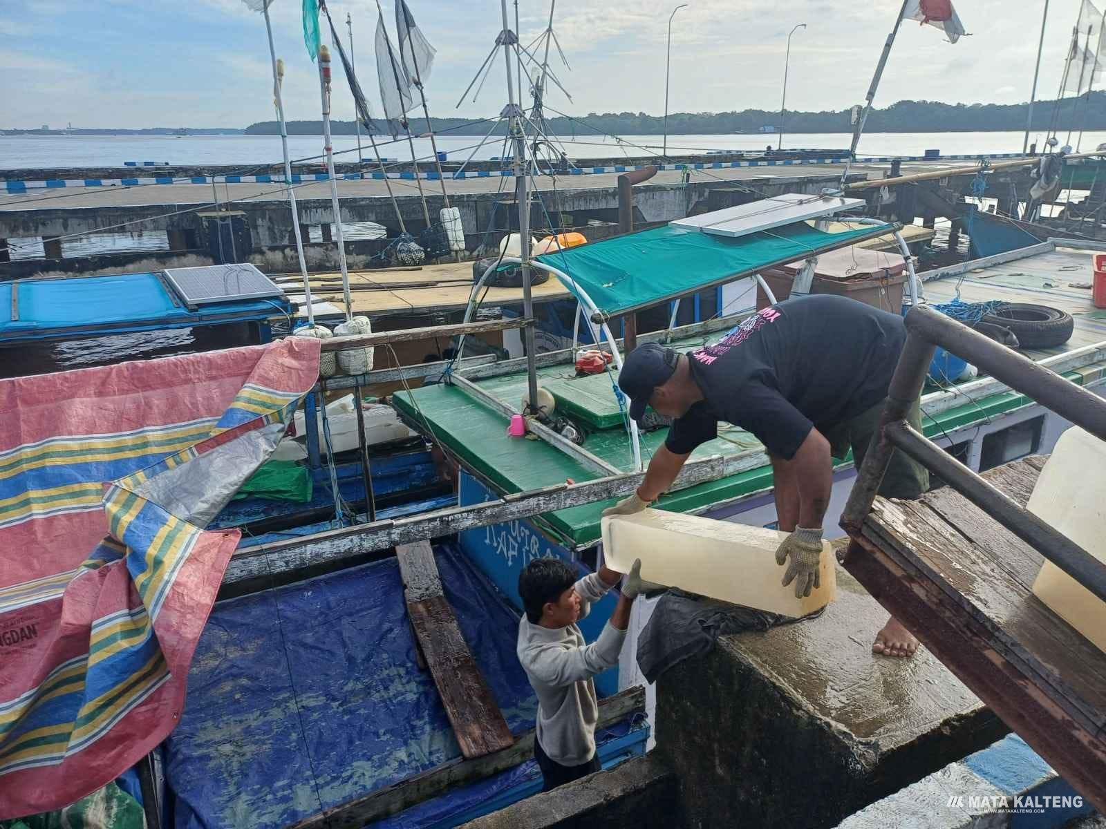 Nelayan Kumai Alami Penurunan Tangkap Ikan Akibat Cuaca Buruk