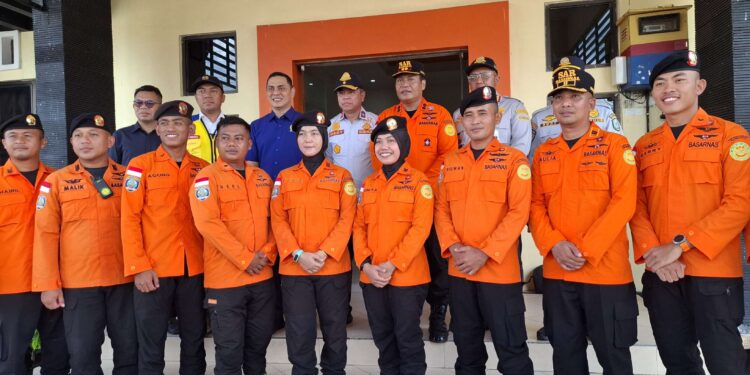 Foto: DIAN/MATA KALTENG - Kunjungan Anggota Komisi V Dewan Perwakilan Rakyat Republik Indonesia (DPR RI) Daerah Pemilihan (Dapil) Kalimantan Tengah Muhammad Syauqie ke Basarnas Pos SAR Sampit.