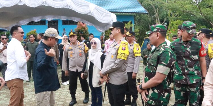 FOTO: MATAKALTENG - Kapolda Kalteng, Irjen Pol Iwan Kurniawan, pada saat mengecek pengamanan pemilihan suara ulang Pilkada 2024 di Barut.