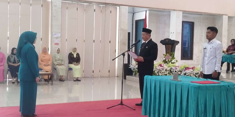 FOTO: MATAKALTENG - Pelantikan anggota TP PKK Kabupaten Sukamara oleh bupati Sukamara, Masduki di aula kantor bupati setempat, Rabu, 26 Maret 2025.