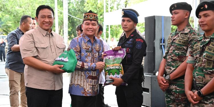 FOTO: IST/MATAKALTENG - Gubernur Kalteng, H Agustiar Sabran saat membuka acara Pasar Murah di Palangka Raya.