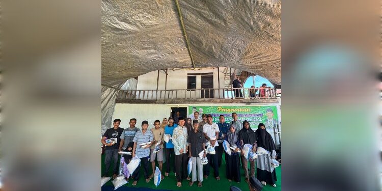 Foto: IST/MATA KALTENG - Penyerahan bantuan sembako oleh Anggota DPRD Kotim Dapil 3 Fraksi PKB, Zainudin, 28 Maret 2025.