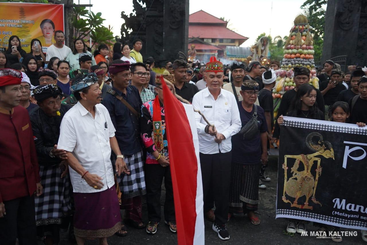 Kasatpol PP Kalteng Lepas Pawai Ogoh-Ogoh dalam Peringatan Hari Suci Nyepi