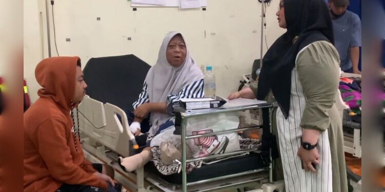 Foto: IST/MATA KALTENG - Wakil Bupati Kotim Irawati saat sidak layanan kesehatan di Puskesmas Ketapang 2.