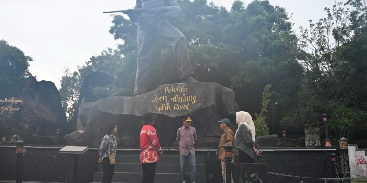 FOTO: IST/MATAKALTENG - Gubernur Agustiar Sabran ke Taman Wisata Bukit Batu.