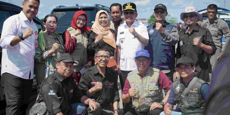 FOTO : IST/MATAKALTENG - Plt. Kepala Dinas Pendidikan Provinsi Kalimantan Tengah, Muhammad Reza Prabowo saat mendampingi Gubernur Agustiar Sabran pada panen raya serentak secara virtual yang diikuti oleh 14 provinsi sentra utama padi, dan dipimpin langsung oleh Presiden RI Prabowo Subianto dari Kabupaten Majalengka, Jawa Barat.