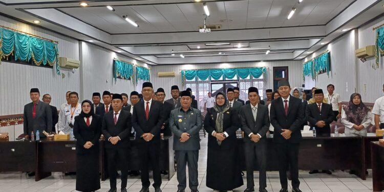 Foto: DIAN/ MATA KALTENG - Ketua DPRD Kotim, Rimbun saat hadiri pelantikan dan pengambilan sumpah janji pejabat RSUD dr Murjani Sampit, Rabu 9 April 2025.