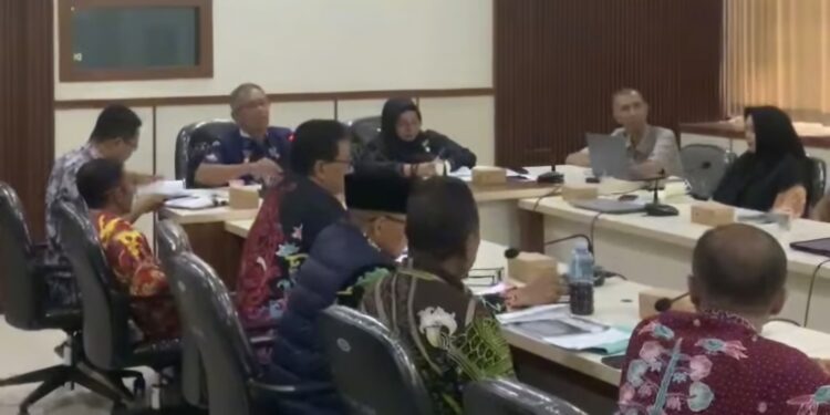 Foto: IST/MATA KALTENG - Rapat pembahasan solusi penanganan sampah di Kotim, 10 April 2025.