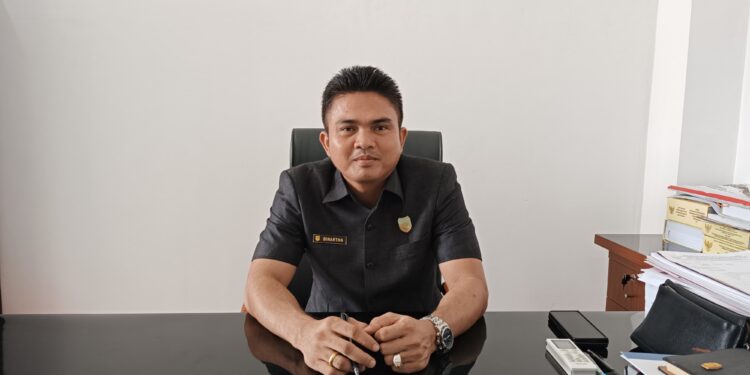 FOTO : MATAKALTENG - Ketua DPRD Kabupaten Gumas Binartha.