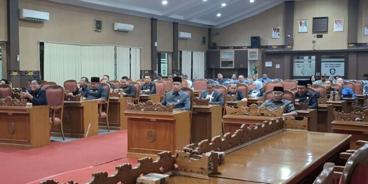 Foto:DOK/MATA KALTENG - Suasana rapat paripurna di DPRD Kotim.