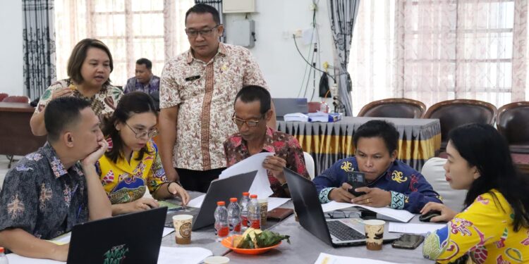 FOTO : BAPPERIDA GUMAS/MATA KALTENG - Suasana asistensi penyusunan dokumen renstra perangkat daerah tahun 2025-2029, di aula kantor bapperida setempat, Kamis, 10 April 2025.