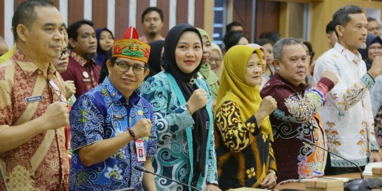 FOTO : IST/MATAKALTENG - Sekretaris Dinas PMD Prov. Kalteng Etty Aprilya menghadiri Forum Konsultasi Publik Rancangan Awal RPJMD Provinsi Kalimantan Tengah Tahun 2025-2029.