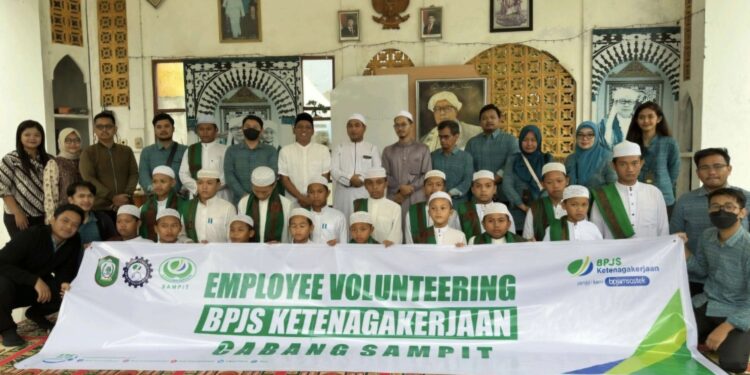 Foto:DIAN/MATA KALTENG - Penyerahan Bantuan untuk Panti Asuhan Putra Borneo, 14 April 2025.