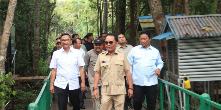 FOTO: IST/MATAKALTENG - Gubernur Kalimantan Tengah, H. Agustiar Sabran mengunjungi kawasan wisata edukasi Hutan Kota Nyaru Menteng Berkah.