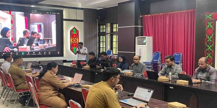 FOTO: IST/MATAKALTENG - Rapat Pembahasan Substansi Dokumen Kajian Teknis terkait rencana pembuangan air limbah ke badan air permukaan.
