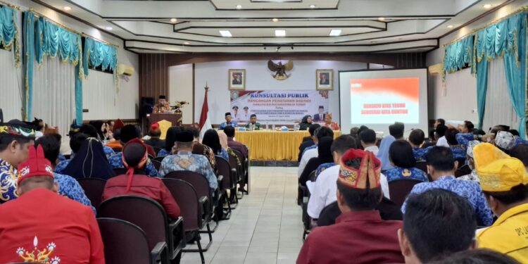 Foto : DIAN/MATA KALTENG - Konsultasi Publik Ranperda tentang Pencegahan dan Penghentian Konflik Sosial serta Pemulihan Konflik Sosial di Aula Rapat Anggrek Tebu, Lantai II Kantor Bupati Kotim, Kamis 17 April 2025.