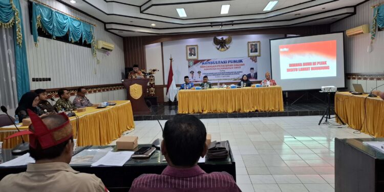 Foto : DIAN/MATA KALTENG - Konsultasi Publik Ranperda tentang Pencegahan dan Penghentian Konflik Sosial serta Pemulihan Konflik Sosial di Aula Rapat Anggrek Tebu, Lantai II Kantor Bupati Kotim, Kamis 17 April 2025.