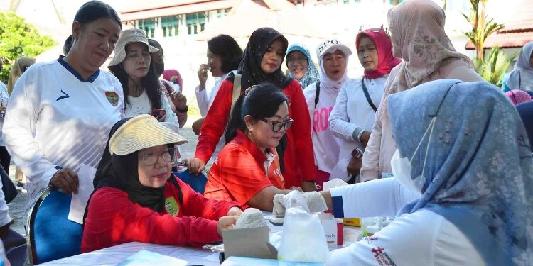 FOTO: IST/MATAKALTENG - Pelayanan kesehatan pada puncak peringatan hari Tuberkulosis Sedunia Provinsi Kalteng, tahun 2025.