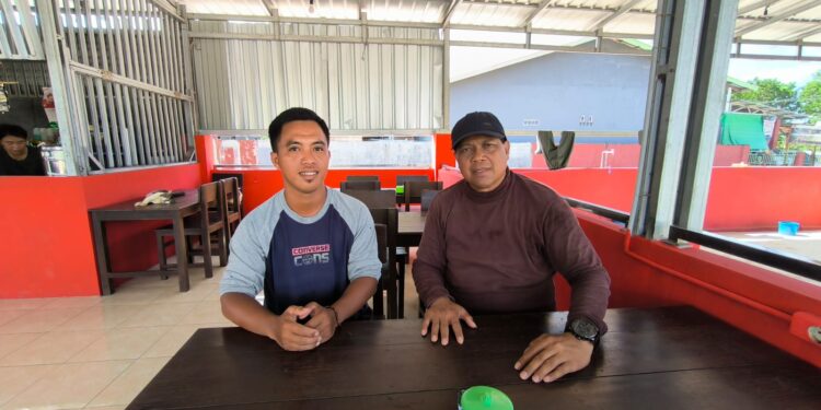 Foto:IST/MATA KALTENG - Anggota DPRD Kabupaten Kotawaringin Timur (Kotim) Parimus saat berbincang dengan warga Desa Sumber Makmur.