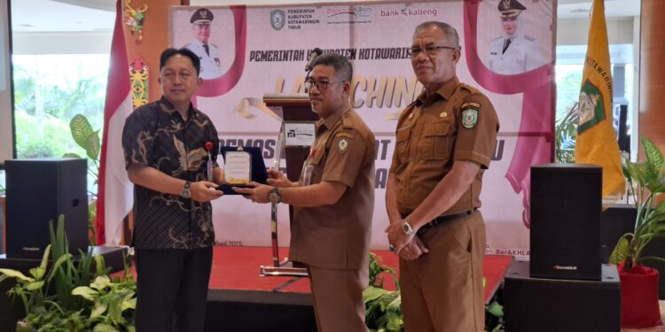 Foto: DIAN/MATA KALTENG - Launching pemasangan alat pemantau transaksi pajak daerah, 22 April 2025.
