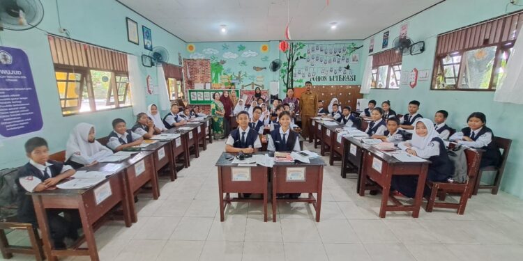 Foto: DOK/MATA KALTENG - Pelajar di SMPN 1 Sampit.
