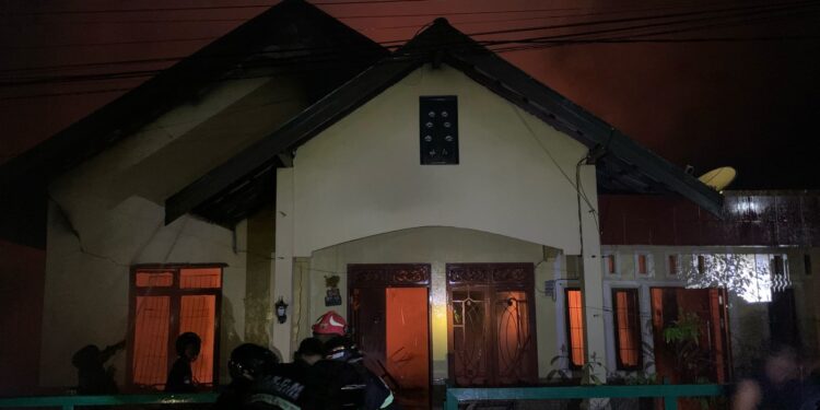FOTO: MATAKALTENG - Kondisi rumah warga yang hangus terbakar.